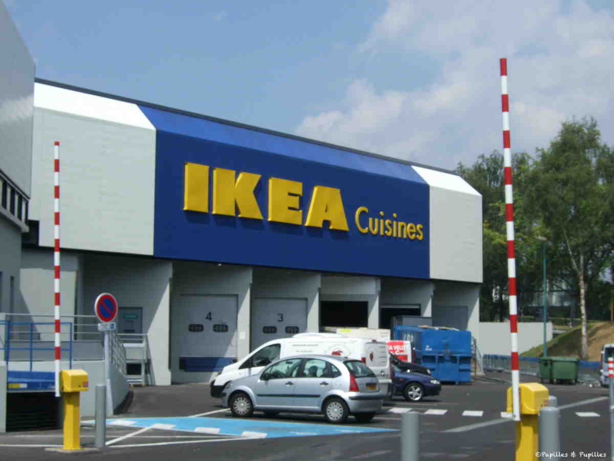 Où se trouve le click and collect IKEA Parilly ?
